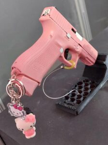 Le fameux Glock « Hello Kitty »